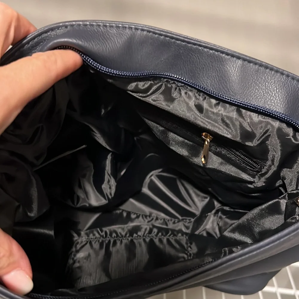 NWOT * Navy Flap Purse with Adjustable Strap